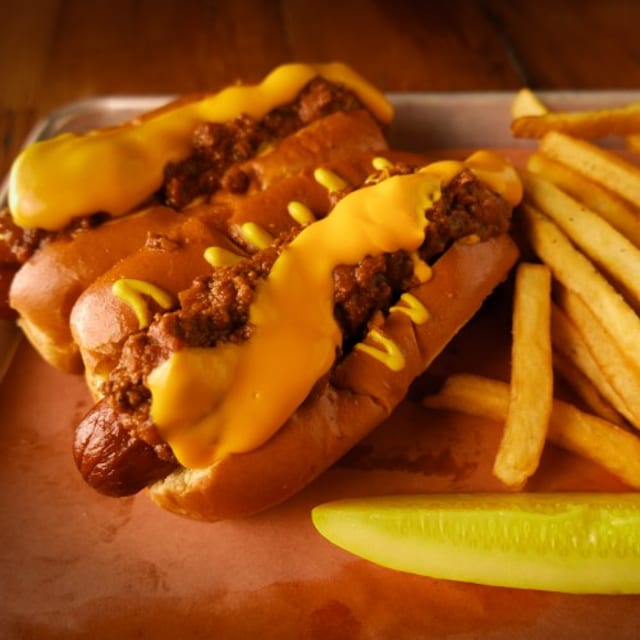 2 Chili Chz Dogs.